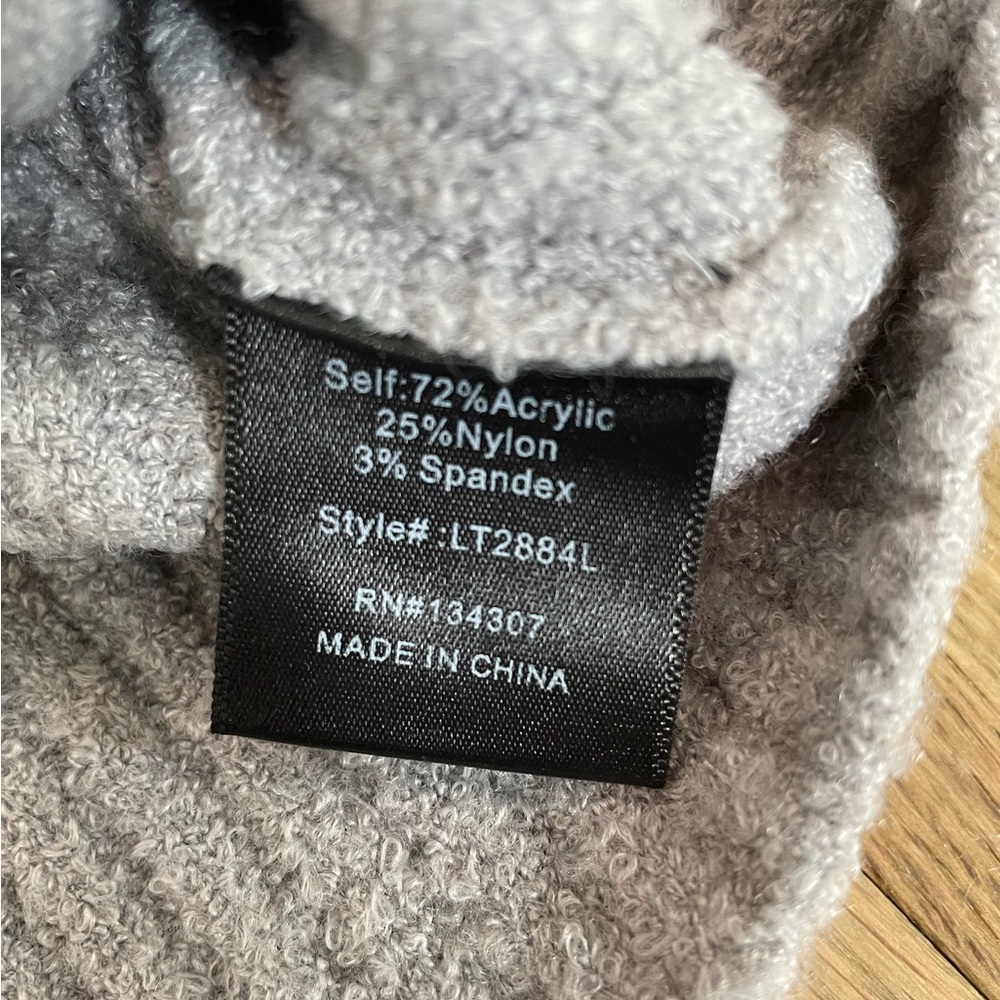 Line & Dot Light Gray Ribbed Sweater - Picture 13 of 16